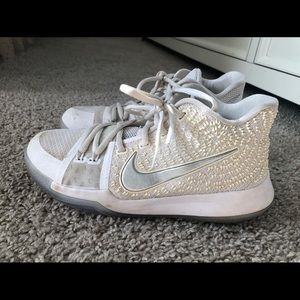 Nike KYRIE boys Size: 5Y